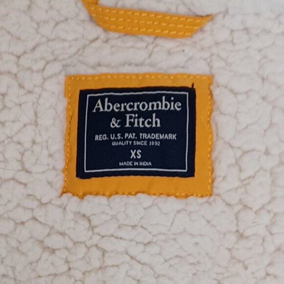 Abercrombie and Fitch Womens Hooded Jacket XS Yellow Sherpa Lining Zip Buttons - Picture 9 of 9